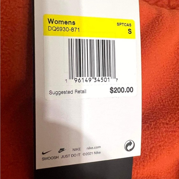 Nike Women’s Air Therma-Fit Winter Puffer Jacket - Picture 13 of 14